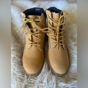 Like New! Telluride Clothing Company Lace Up Women Work Hiking Boots 8 Tan Brown